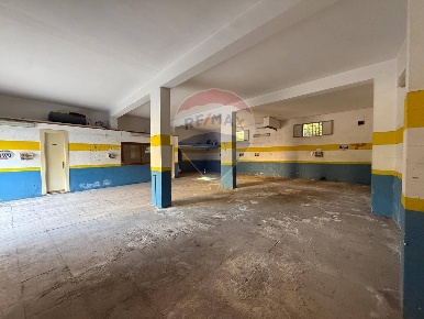 Foto Attività commerciale in via nicolo carioto, Termini Imerese Centro