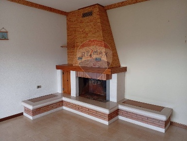 Foto Casa indipendente in Valle Cupa, Frosolone Centro di 545 m² in vendita