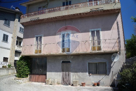 Foto Casa indipendente in Valle Cupa, Frosolone Centro di 545 m² in vendita
