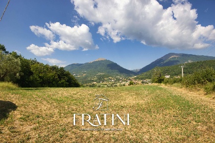 Foto Rustico in Via Collina, Civitella del Tronto di 150 m² con 8 locali