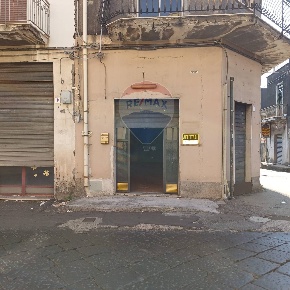 Foto Locale commerciale in Via Nazionale, Acireale di 61 m² con 1 locali