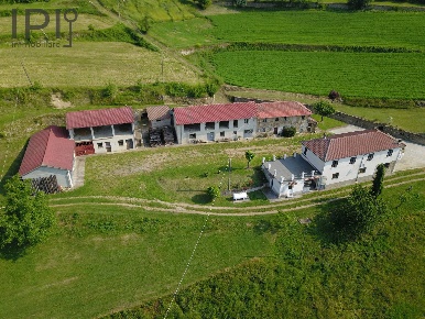 Foto Rustico a Roccaverano di 600 m² con 15 locali in vendita