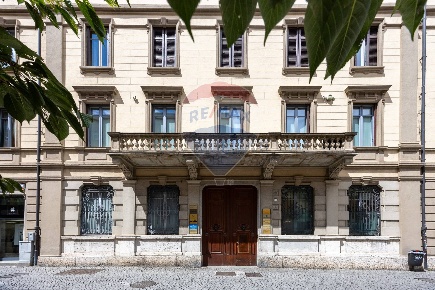 Foto Appartamento in Via Giuseppe Garibaldi, Como Centro Storico di 185 m²