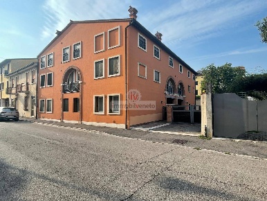 Foto Appartamento in VIA ROMA, Lonigo Centro di 52 m² con 2 locali