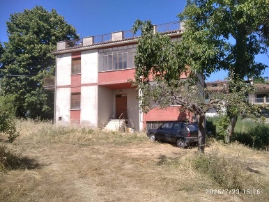 Foto Casa indipendente in Via Giorgio Perlasca, Teramo Putignano di 340 m²