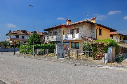 Foto Villa bifamiliare in VIA KEPLERO, Dalmine Brembo, Mariano di 241 m²
