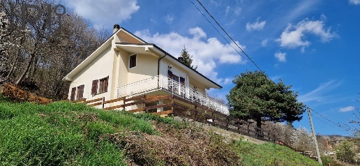 Foto Villa unifamiliare in Pallareto, Murialdo di 160 m² con 8 locali