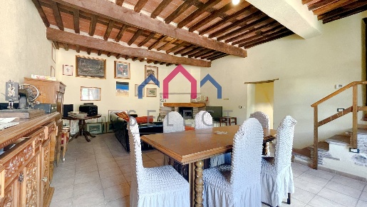 Foto Case semi ndipendenti a Pescaglia Centro di 145 m² con 3 locali