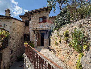 Foto Case semi ndipendenti in Localita' Piaggia, Sellano di 164 m²