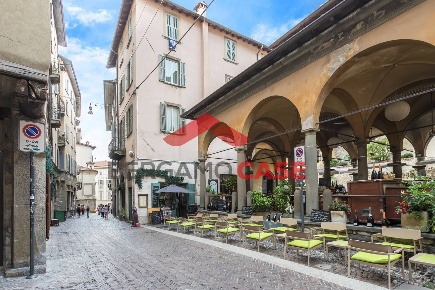 Foto Appartamento in Piazza Luigi Angelini, Bergamo Città Alta di 53 m²