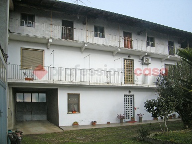 Foto Casa indipendente in VIA. TICINO, Bellinzago Novarese Centro di 390 m²