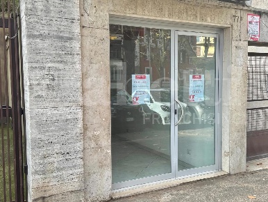 Foto Negozio in Parioli, Roma Parioli di 24 m² con 1 locali in affitto