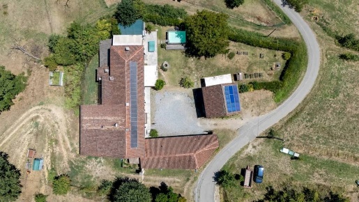 Foto Rustico a Asti Corso Dante di 450 m² con 11 locali in vendita