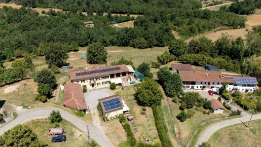 Foto Rustico a Asti Corso Torino di 450 m² con 11 locali in vendita