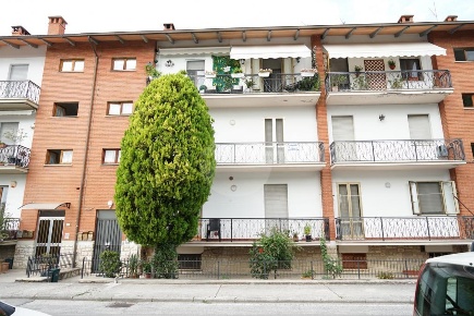 Foto Appartamento in Viale Giuseppe Verdi, Gubbio Centro di 93 m²