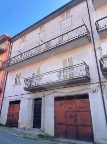 Foto Casa indipendente in Via Padula, Acri Centro di 200 m² con 9 locali
