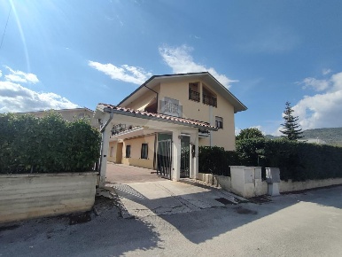 Foto Appartamento in DELLA SCUOLA, L'Aquila Genzano - Sassa di 50 m²