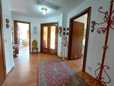 Foto Appartamento in Via Luigi Settembrini, Corciano di 90 m² con 4 locali