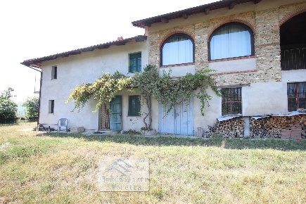 Foto Casa indipendente a Cerretto Langhe di 122 m² con 4 locali in vendita