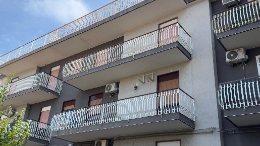 Foto Appartamento a Aci Catena Centro di 113 m² con 5 locali in vendita