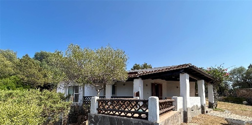 Foto Villa unifamiliare in Via Arcobaleno 34, Olbia di 100 m² con 4 locali