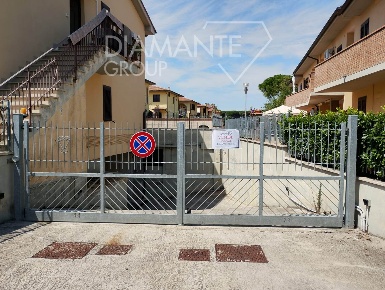 Foto Garage a Castiglione del Lago Contrada Mulino di 60 m² con 1 locali