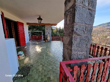 Foto Villa unifamiliare a Pievepelago di 217 m² con 8 locali in vendita