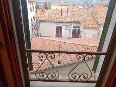 Foto Appartamento a Cinigiano Centro di 90 m² con 6 locali in vendita