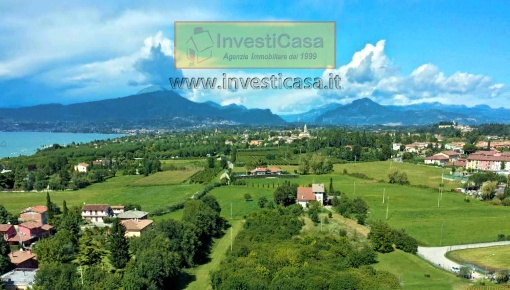 Foto Villa unifamiliare a Lazise di 210 m² con 8 locali in vendita