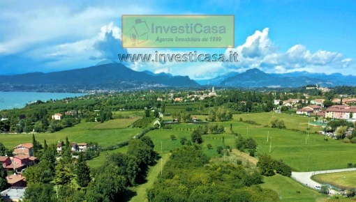 Foto Villa unifamiliare a Lazise di 210 m² con 8 locali in vendita