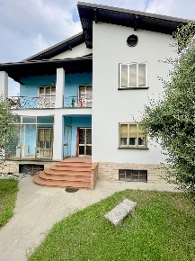 Foto Casa indipendente a Bagnolo San Vito di 210 m² con 11 locali