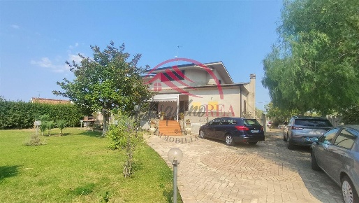 Foto Villa unifamiliare a Campomarino di 242 m² con 6 locali in vendita
