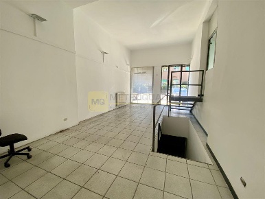 Foto Negozio in corso carlo alberto, Lecco Pescarenico di 60 m² in affitto