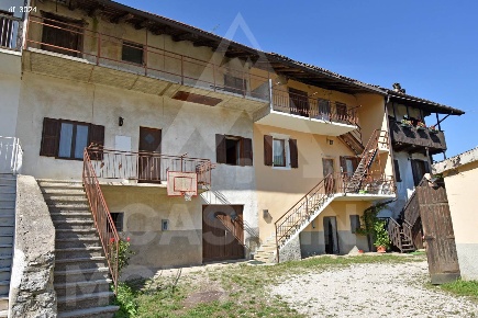 Foto Casa indipendente a Garniga Terme Romagnano di 160 m² con 7 locali