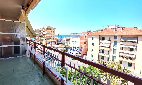 Foto Appartamento in Via Dante, Ventimiglia Centro Città di 61 m²