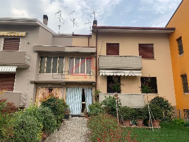 Foto Appartamento a Sorgà Bonferraro di 93 m² con 5 locali in vendita