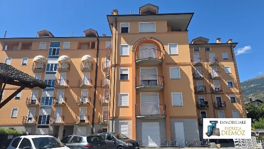 Foto Appartamento in Via Garibaldi, Aosta Centro di 68 m² con 2 locali