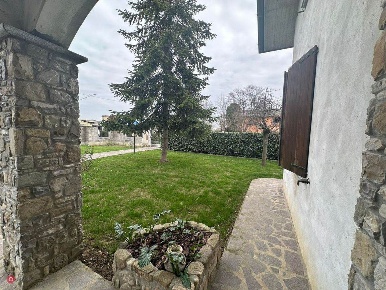 Foto Villa unifamiliare a Stradella di 130 m² con 7 locali in vendita
