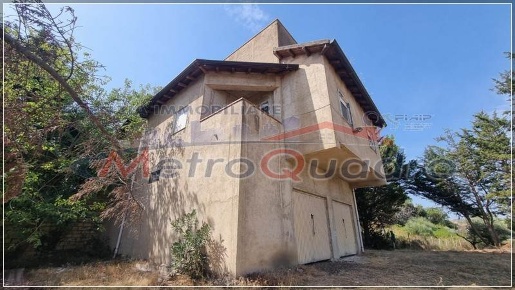 Foto Villa unifamiliare a Canicattì di 300 m² con 4 locali in vendita