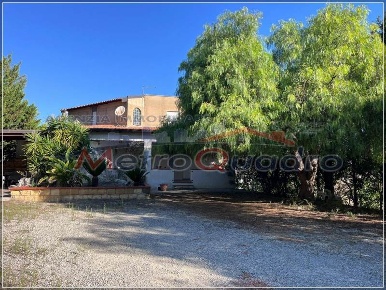 Foto Villa unifamiliare a Canicattì di 300 m² con 4 locali in vendita