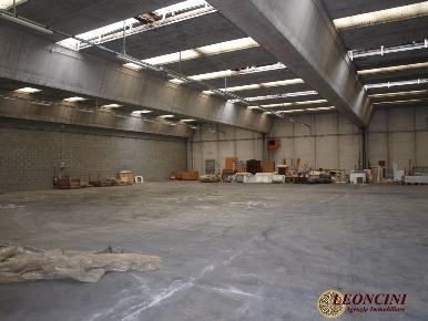 Foto Capannone industriale in Via Cisa, Villafranca in Lunigiana di 1400 m²
