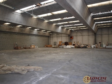 Foto Capannone industriale in Via Cisa, Villafranca in Lunigiana di 1400 m²