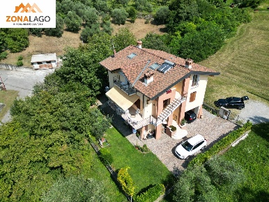 Foto Casa indipendente in VIA PROVINCIALE, Sale Marasino Centro di 350 m²