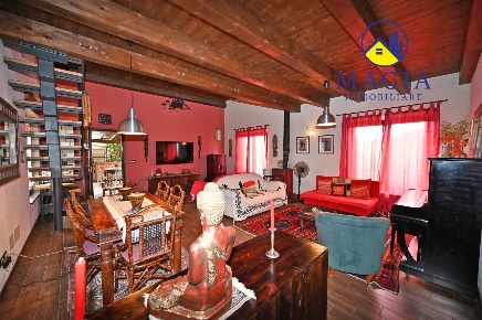 Foto Rustico a Castorano di 220 m² con 12 locali in vendita