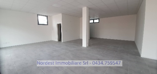 Foto Negozio a Brugnera Centro di 240 m² con 2 locali in affitto