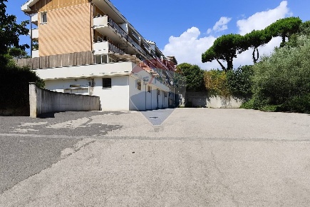 Foto Magazzino in Via Carlo Pisacane, Pomezia Pratica di Mare - Monte d'Oro