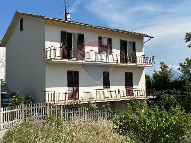 Foto Appartamento in Via Cesare Battisti, Mergo Centro di 105 m² in vendita