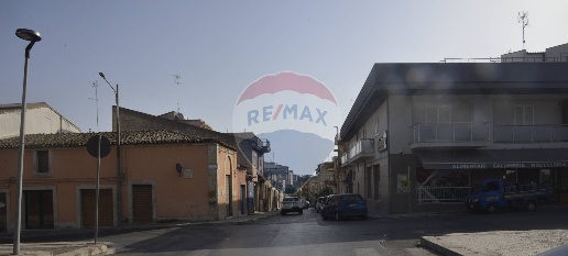 Foto Rustico in Via Alfredo  Cappellini, Vittoria Centro di 180 m²