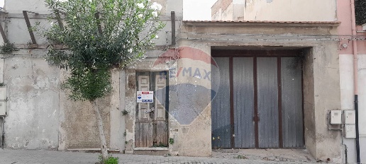 Foto Rustico in Via Alfredo  Cappellini, Vittoria Centro di 180 m²