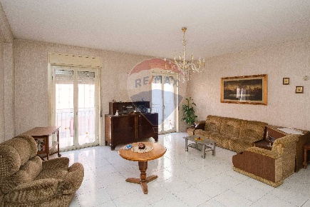 Foto Appartamento in Via Cardinale Saverio De Luca, Bronte di 115 m²